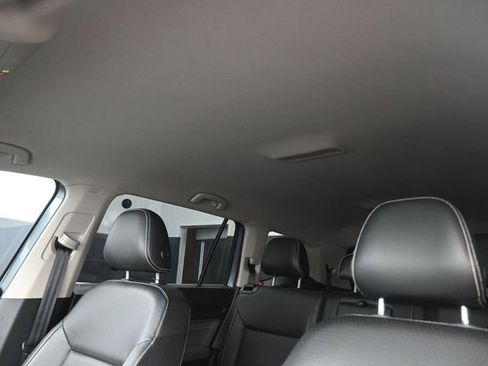 Used 2023 Volkswagen Atlas SE image 2