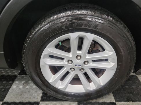 Used 2015 Ford Explorer XLT w/ Equipment Group 202A image 27