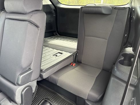 Used 2023 Toyota Highlander LE image 16