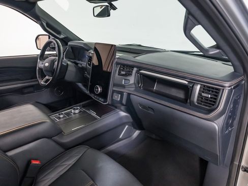 Used 2024 Ford Expedition Platinum image 38