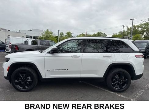 Used 2023 Jeep Grand Cherokee Altitude AWD/4WD image 21