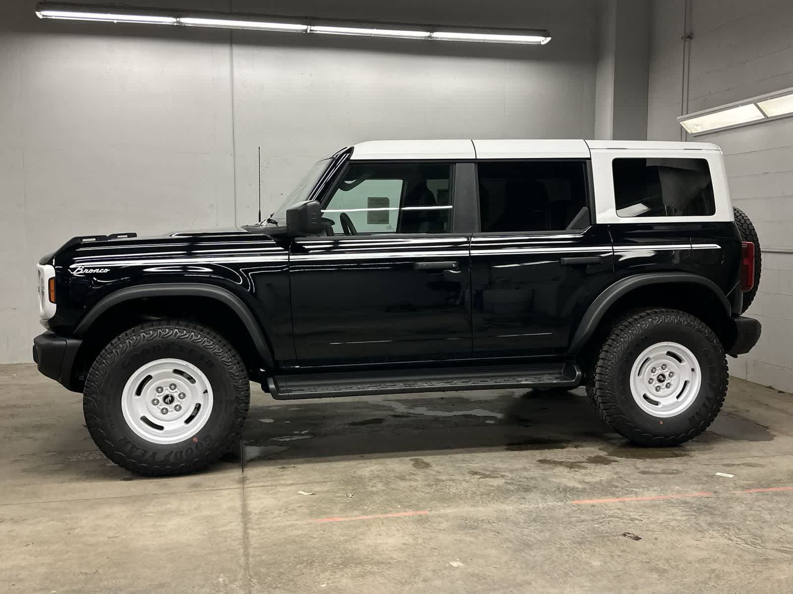 New 2026 Ford Bronco Heritage Edition AWD/4WD image 2