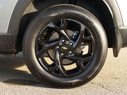 Used 2025 Chevrolet Trax LS w/ LS Convenience Package FWD image 30