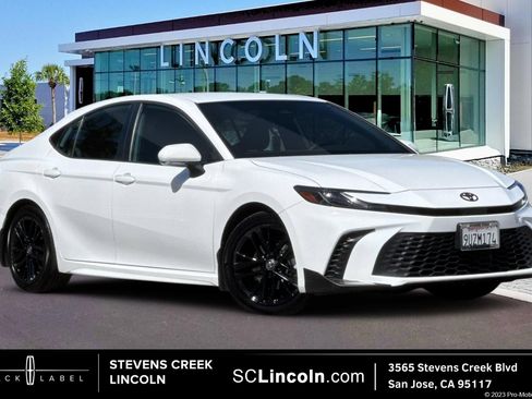 Used 2025 Toyota Camry SE FWD image 1