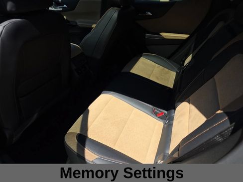 Used 2025 Chevrolet Equinox ACTIV w/ Convenience Package III AWD/4WD image 15