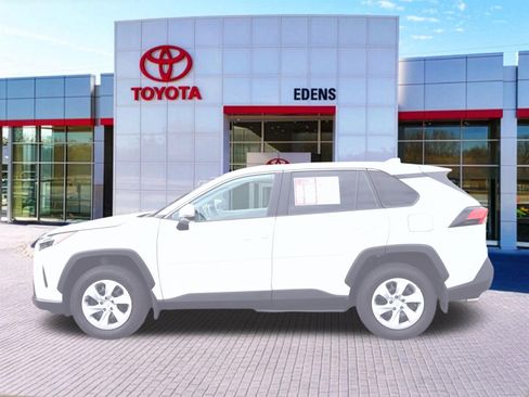 Used 2025 Toyota RAV4 LE AWD/4WD image 8