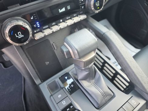 Used 2024 Toyota Tacoma Limited w/ Limited Package (LT) AWD/4WD image 25