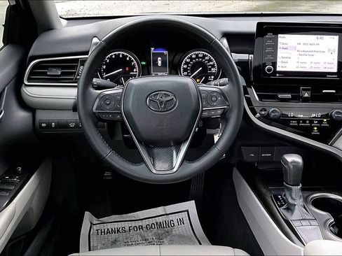 Used 2024 Toyota Camry SE FWD image 5