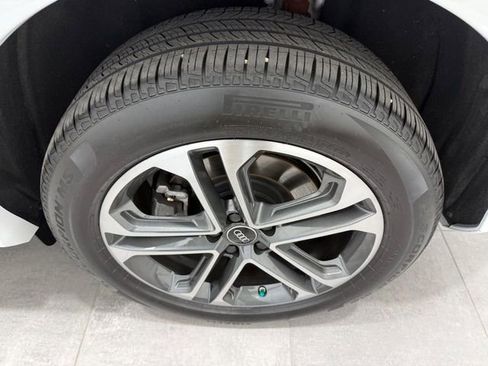 Certified 2025 Audi Q5 Premium w/ Convenience Package AWD/4WD image 5