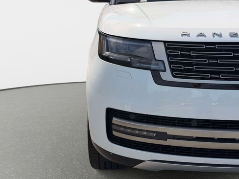 Used 2025 Land Rover Range Rover SE AWD/4WD image 9