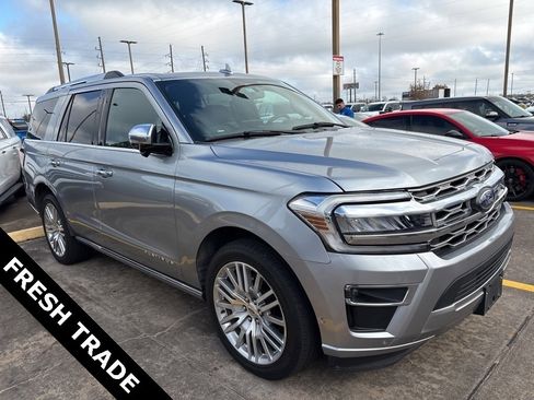 Used 2024 Ford Expedition Platinum image 3