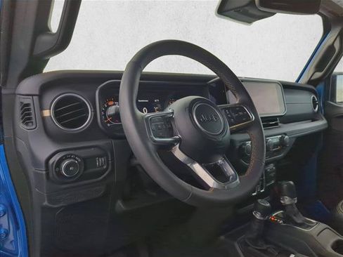 Used 2024 Jeep Wrangler Unlimited Sahara w/ Technology Group AWD/4WD image 13