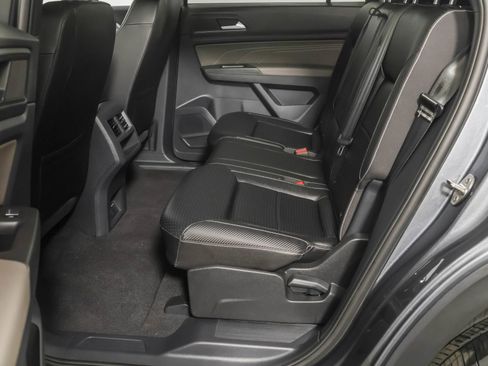 Used 2022 Volkswagen Atlas Cross Sport SE image 33