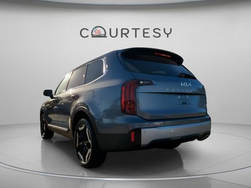 Used 2024 Kia Telluride S image 3