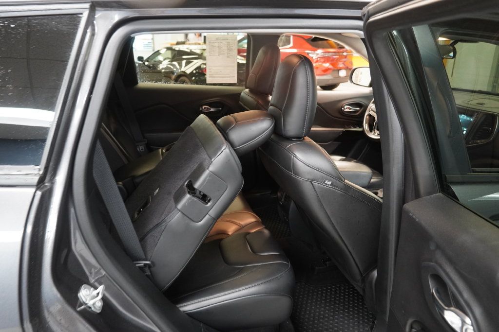 Used 2019 Jeep Cherokee Latitude Plus AWD/4WD image 21