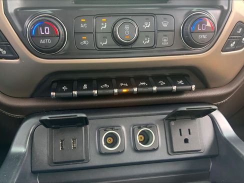 Used 2017 GMC Sierra 1500 Denali w/ Denali Ultimate Package AWD/4WD image 32