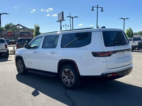 Used 2025 Jeep Wagoneer L 4WD image 4