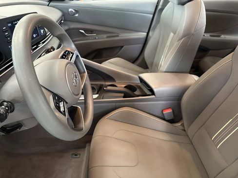 Used 2022 Hyundai Elantra SEL w/ Preferred Accessory Package image 20