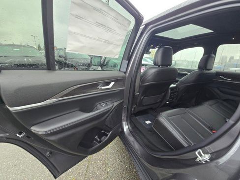 New 2025 Jeep Grand Cherokee Limited image 18