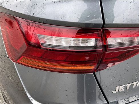 Used 2019 Volkswagen Jetta R-Line w/ R-Line Cold Weather Package image 30