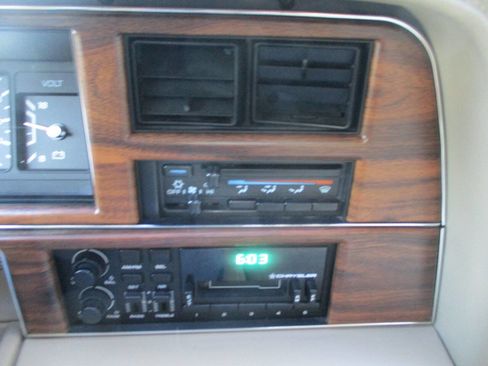 Used 1993 Dodge Dynasty FWD image 34