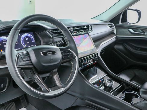Used 2023 Jeep Grand Cherokee Limited w/ Luxury Tech Group II AWD/4WD image 23