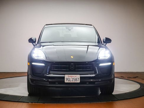 Certified 2023 Porsche Macan AWD/4WD image 10