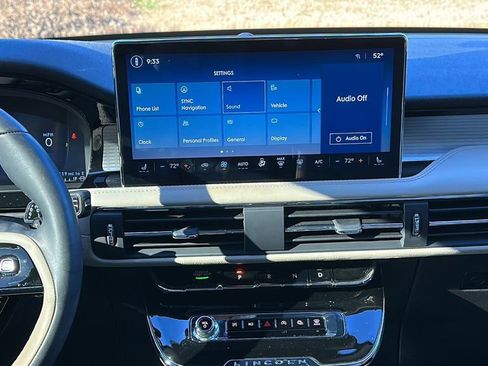 Used 2025 Lincoln Corsair FWD image 19