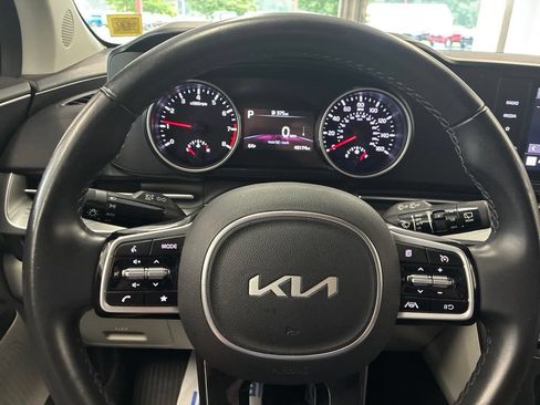 Used 2023 Kia Carnival LX FWD image 48