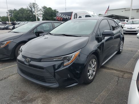 Used 2023 Toyota Corolla LE FWD image 3