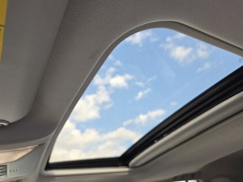 Used 2022 Toyota RAV4 Limited image 9