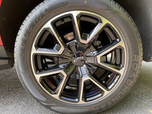 Used 2022 Chevrolet Suburban RST w/ Luxury Package AWD/4WD image 41