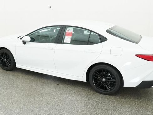 Used 2026 Toyota Camry SE FWD image 43