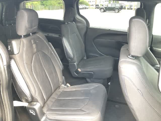 Certified 2020 Chrysler Pacifica Touring w/ S Appearance Package FWD image 17
