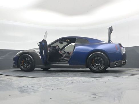 Used 2015 Nissan GT-R Black Edition image 52