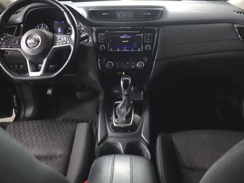 Certified 2020 Nissan Rogue SV image 17