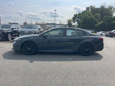 Used 2025 Toyota Camry SE FWD image 2