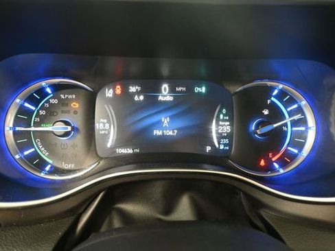 Used 2018 Chrysler Pacifica Limited w/ Advanced Safetytec Group FWD image 29