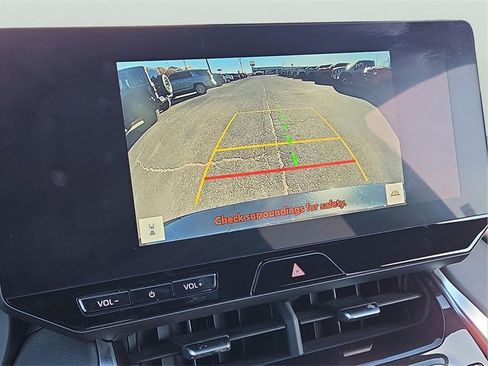 Used 2023 Toyota Venza image 16