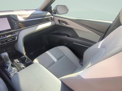 Used 2025 Toyota Camry SE w/ Convenience Package FWD image 12