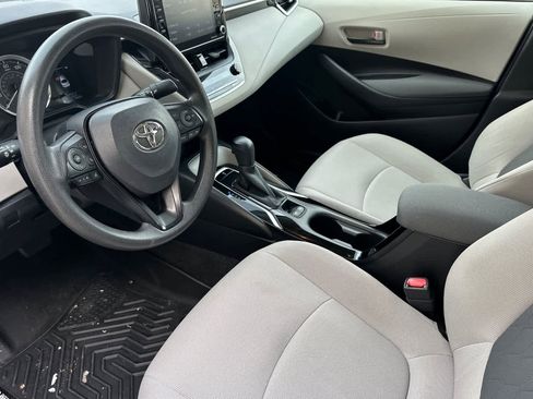 Used 2022 Toyota Corolla LE image 9