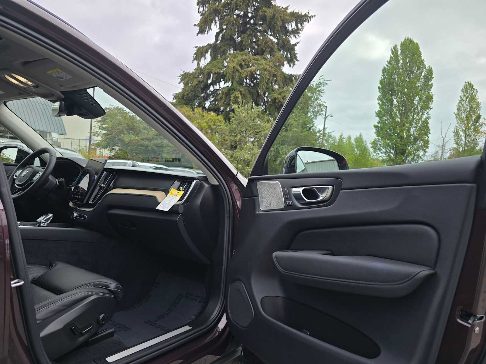 Certified 2026 Volvo XC60 T8 Ultra w/ Climate Package AWD/4WD image 12