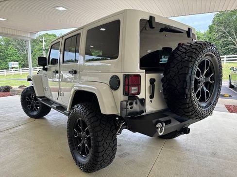 Used 2017 Jeep Wrangler Unlimited Sahara AWD/4WD image 9