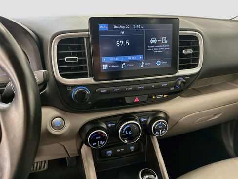 Used 2025 Hyundai Venue SEL FWD image 25