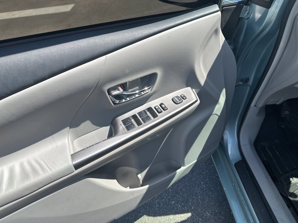 Used 2017 Toyota Prius V Five FWD image 11