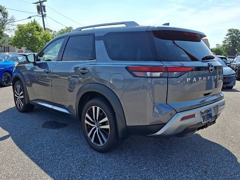 Certified 2025 Nissan Pathfinder Platinum w/ Cargo Package AWD/4WD image 4
