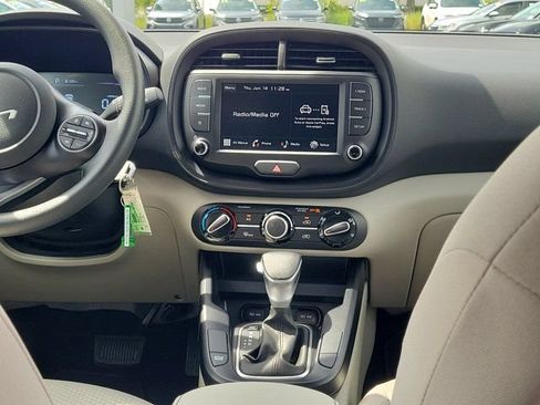 Used 2025 Kia Soul LX FWD image 5