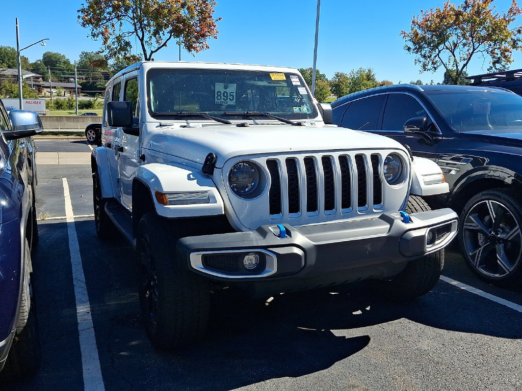Used 2023 Jeep Wrangler Unlimited Sahara w/ Cold Weather Group AWD/4WD image 2