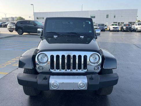 Used 2015 Jeep Wrangler Unlimited Sahara w/ Mopar Chrome Edition Group AWD/4WD image 4
