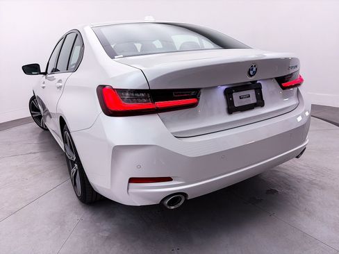 Used 2023 BMW 330i Sedan w/ Driving Assistance Package image 9